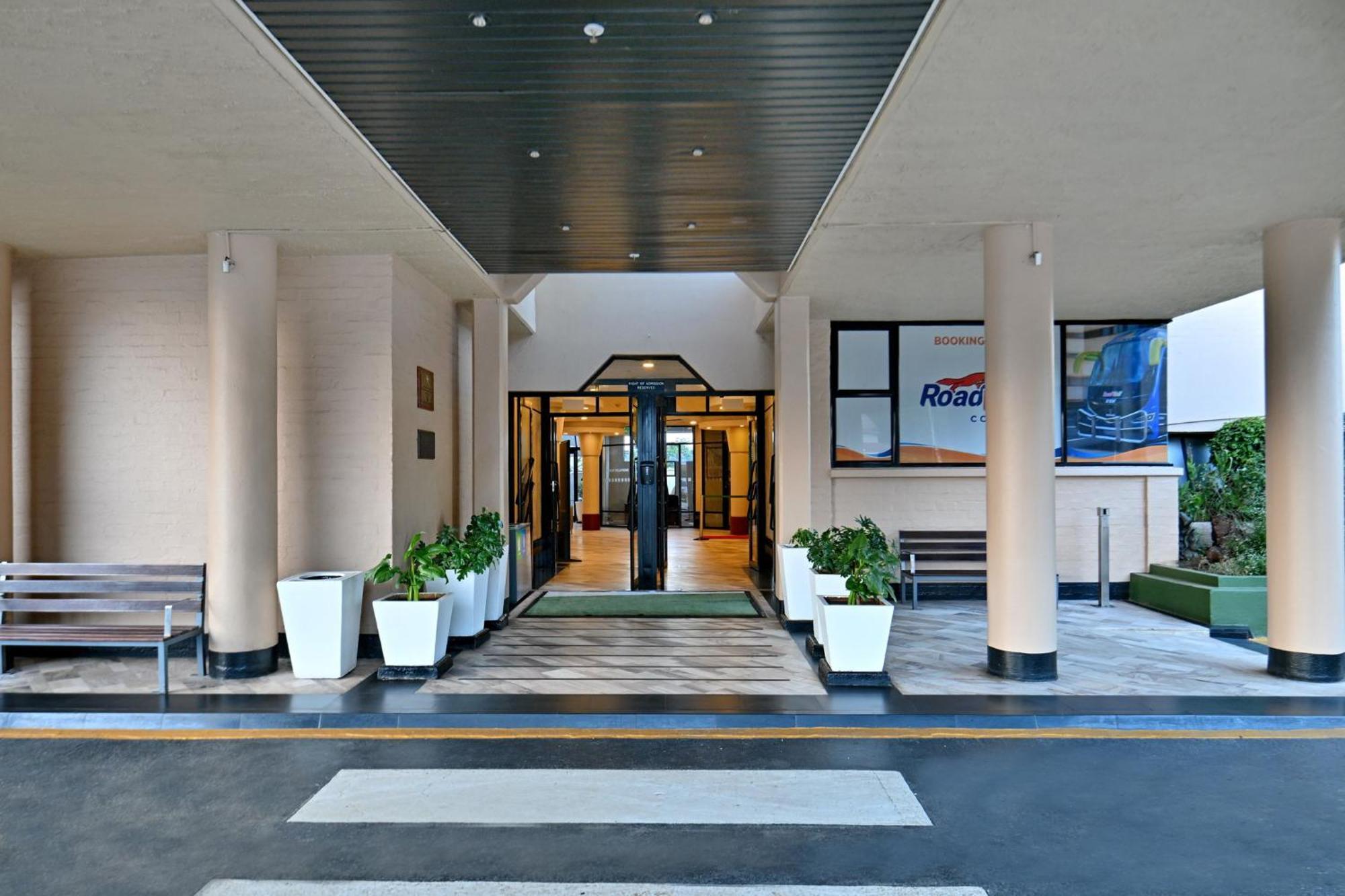 Holiday Inn - Harare By Ihg Bagian luar foto
