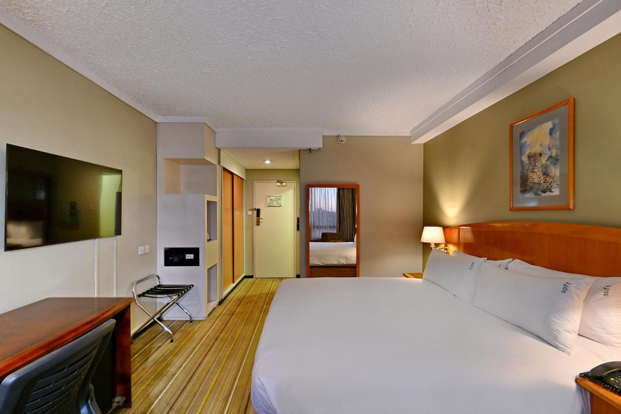 Holiday Inn - Harare By Ihg Bagian luar foto